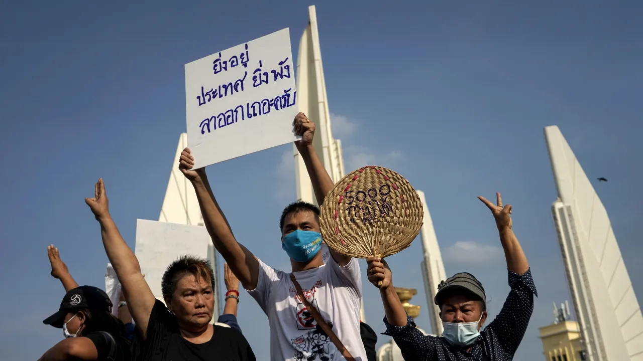 ครบรอบ 6 ปี เยาวชนปลดแอก พลังมวลชนที่สั่นสะเทือนสังคมในวันนั้น สูญเปล่าจริงไหมในวันนี้ หรือได้กลายเป็นรากฐานใหม่ ที่เปลี่ยนเมืองไทยไปตลอดกาล?